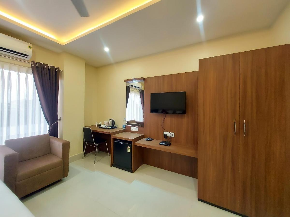 Hotel Bliss Jorhat Bagian luar foto